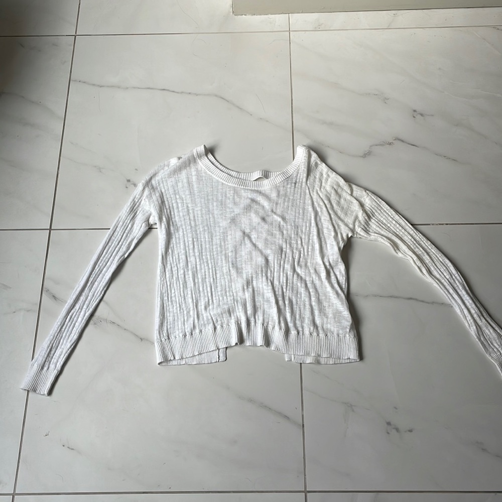 NWOT Feel The Piece One Size Fit's All White Long Sleeved With Back Detail. 🤍